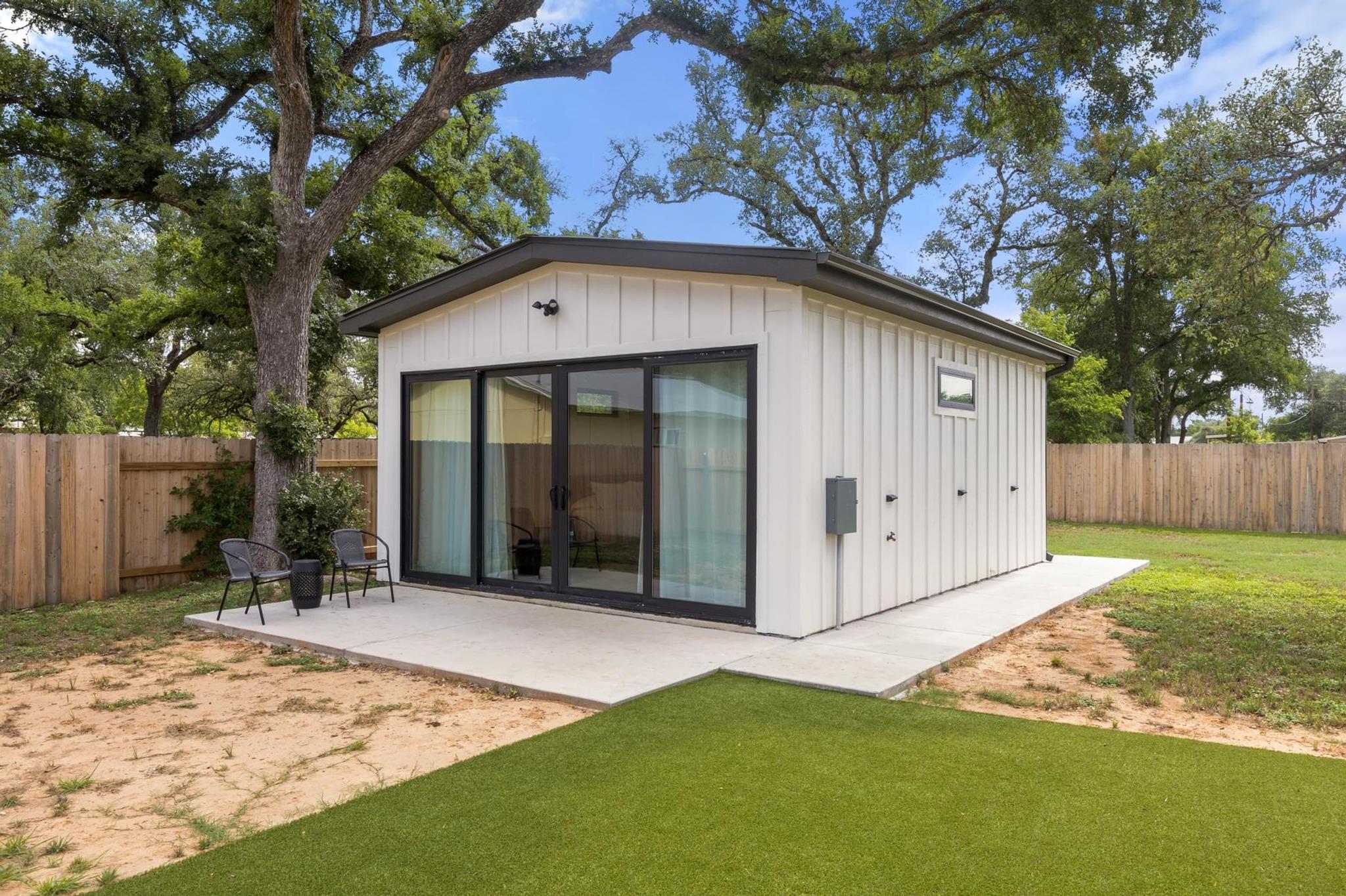 219 S Bluff St, Dripping Springs, TX 78620