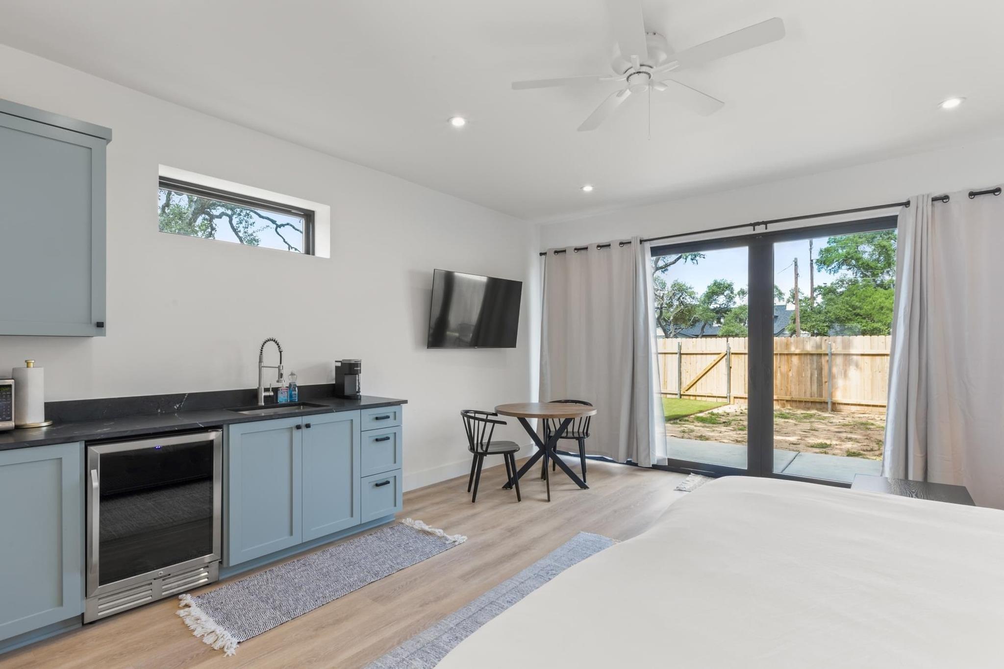 219 S Bluff St, Dripping Springs, TX 78620