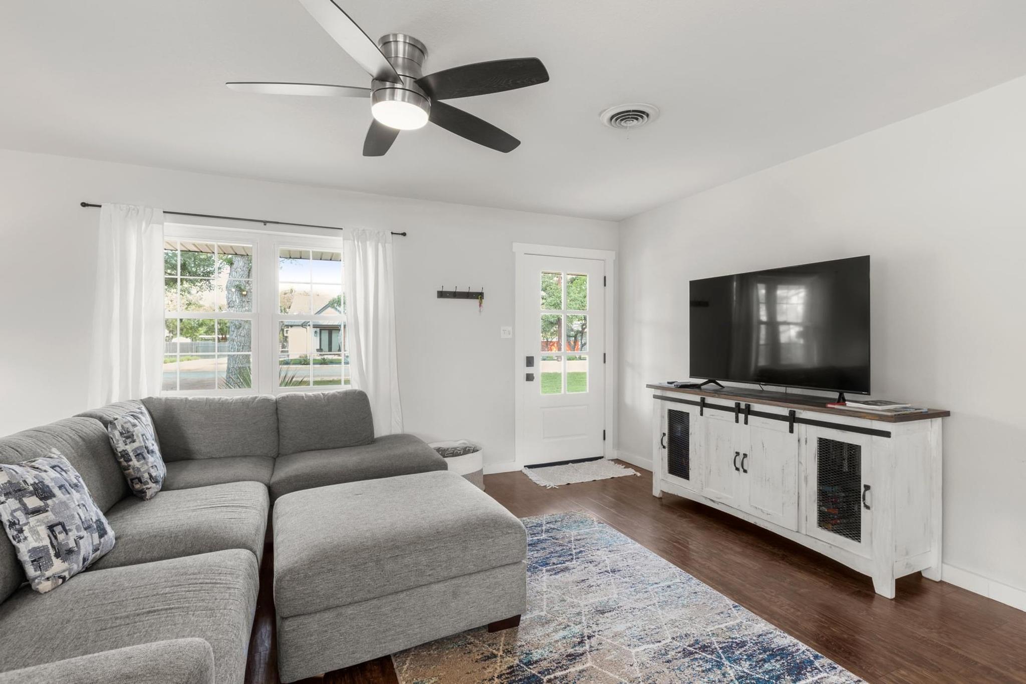 219 S Bluff St, Dripping Springs, TX 78620