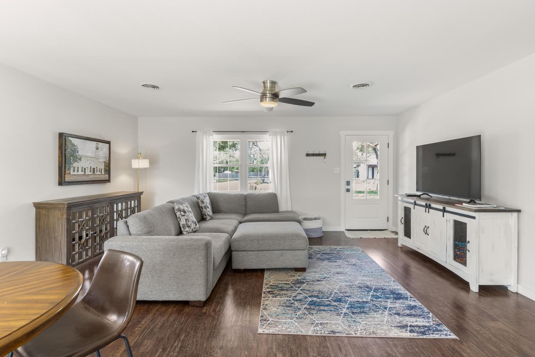 219 S Bluff St, Dripping Springs, TX 78620