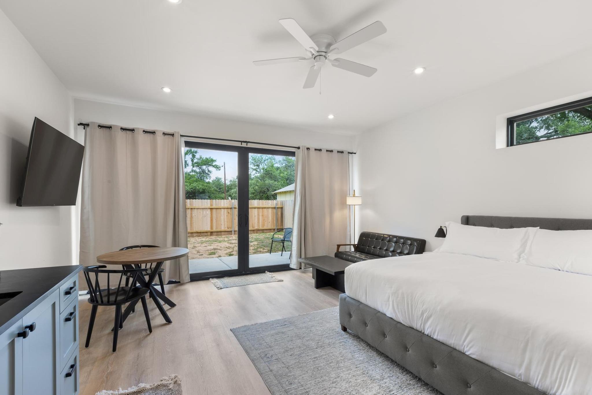 219 S Bluff St, Dripping Springs, TX 78620