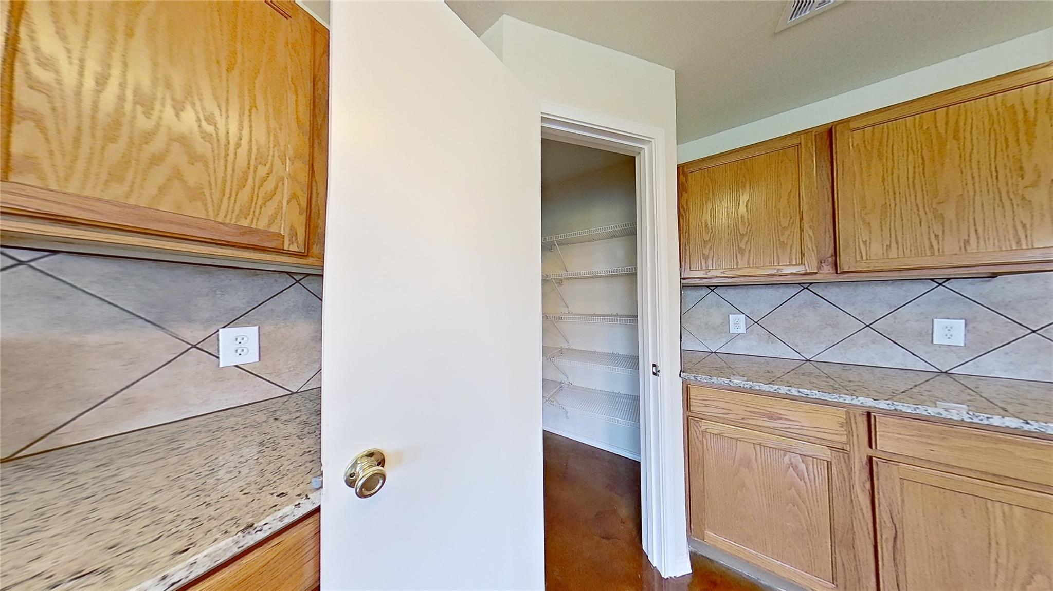 126 Sylvan St, Hutto, TX 78634