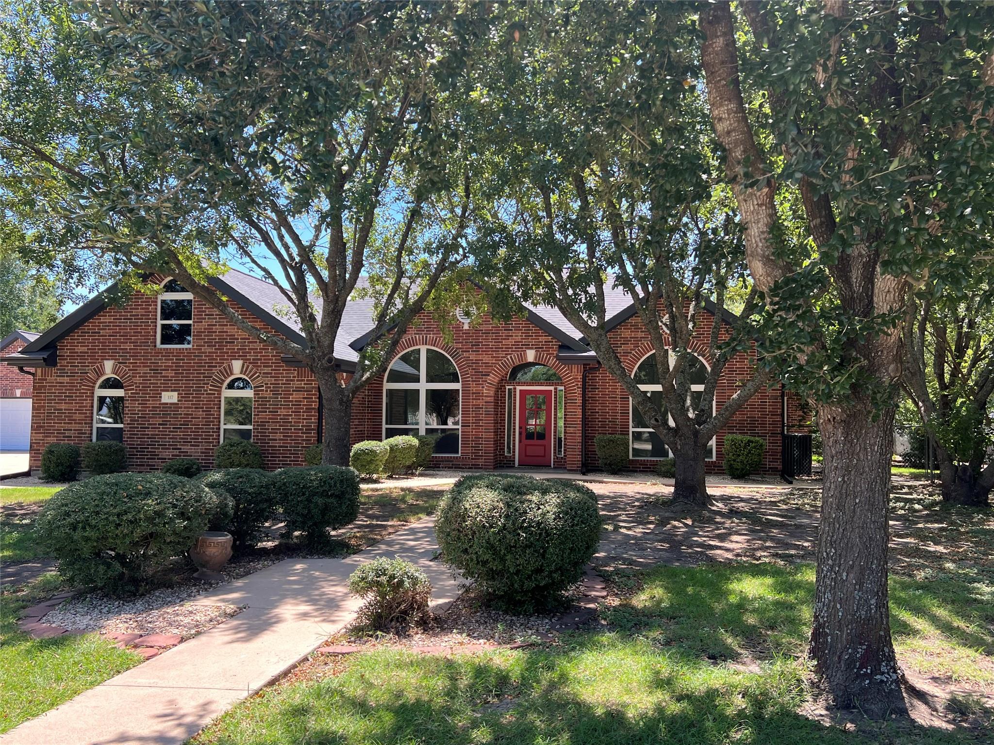 117 Cotton Rows Ln, Taylor, TX 76574