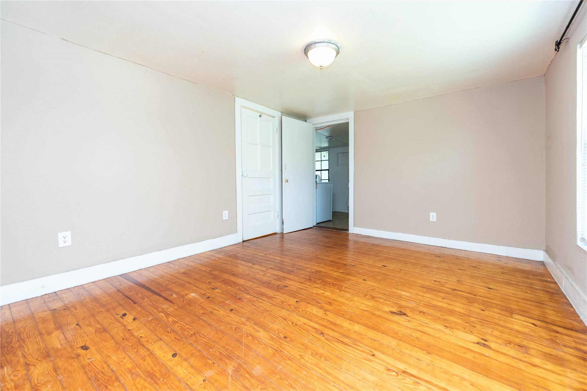 406 Lexington Rd # B, Elgin, TX 78621