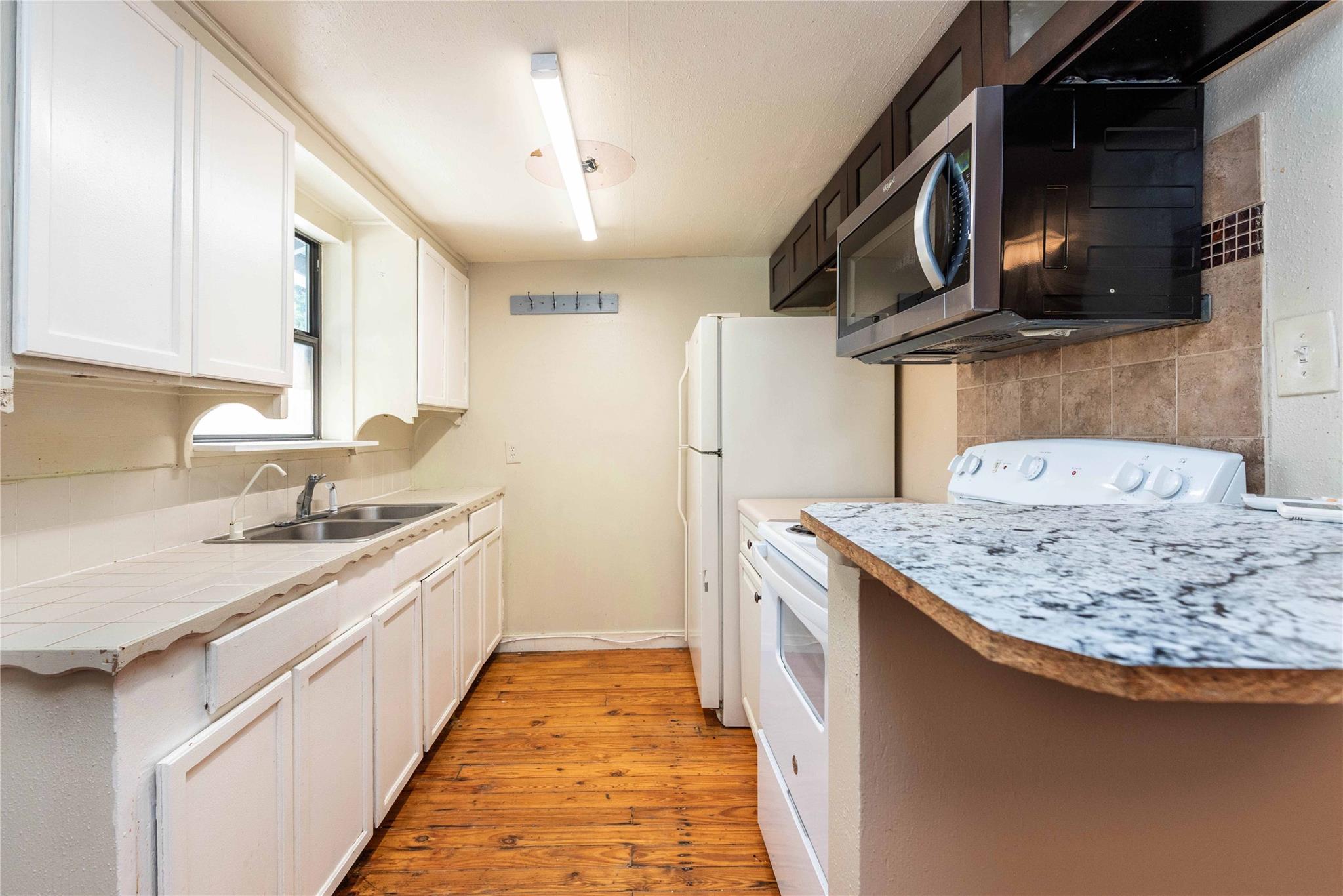 406 Lexington Rd # B, Elgin, TX 78621