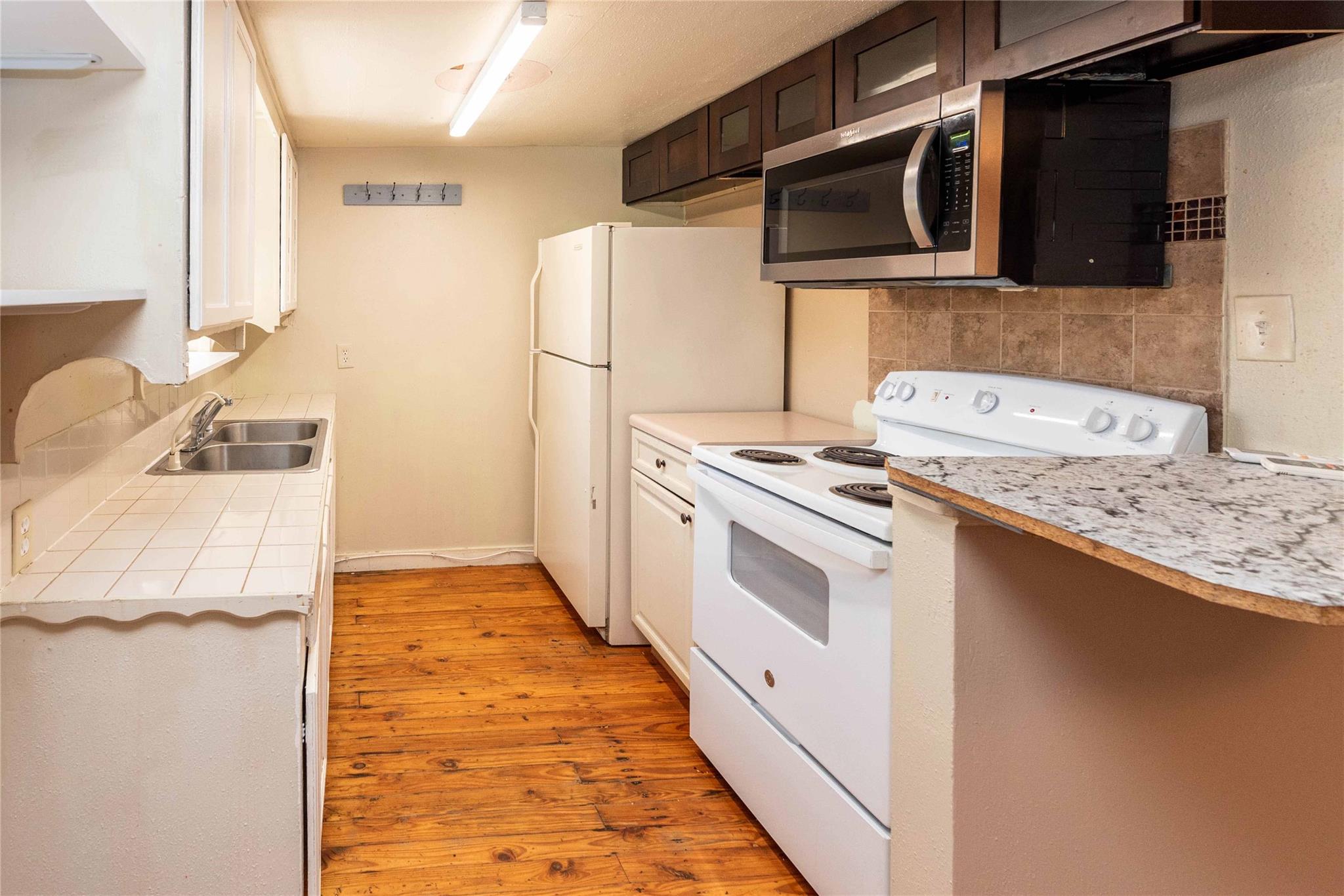 406 Lexington Rd # B, Elgin, TX 78621