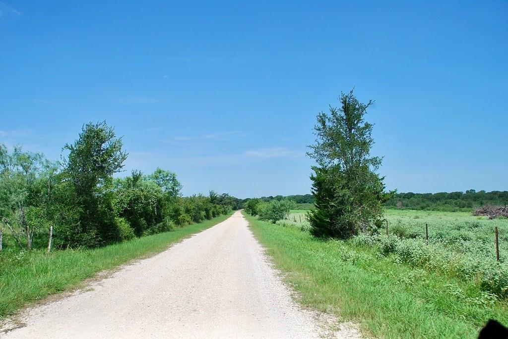 9590 Maynard Hallmark Rd, Flatonia, TX 78941