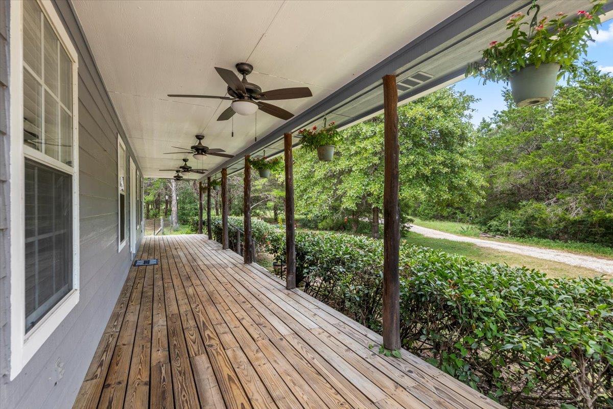 596 Herron Trl, McDade, TX 78650