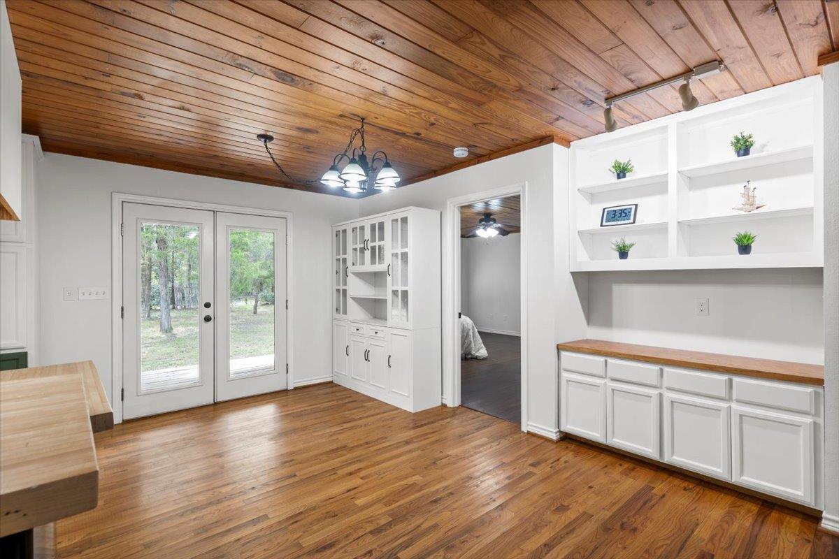 596 Herron Trl, McDade, TX 78650