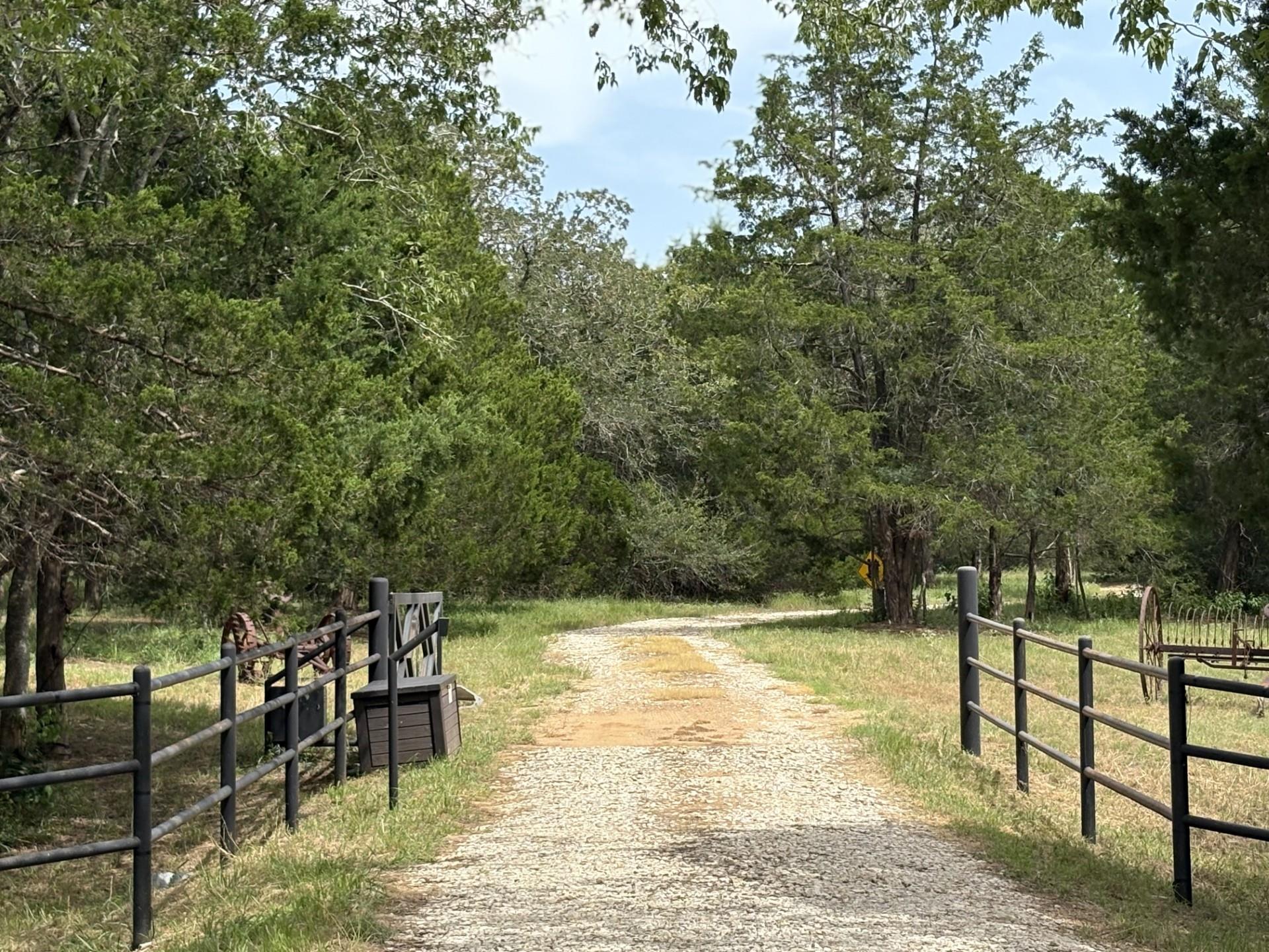 596 Herron Trl, McDade, TX 78650