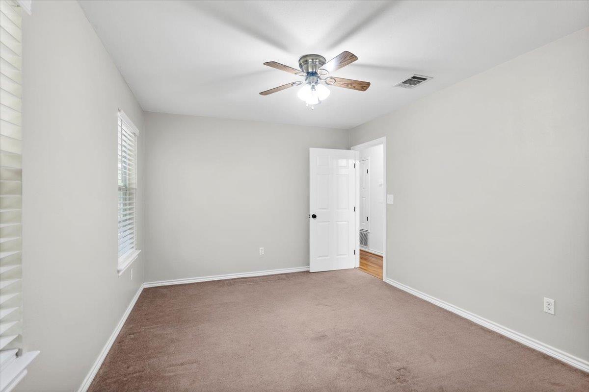 596 Herron Trl, McDade, TX 78650