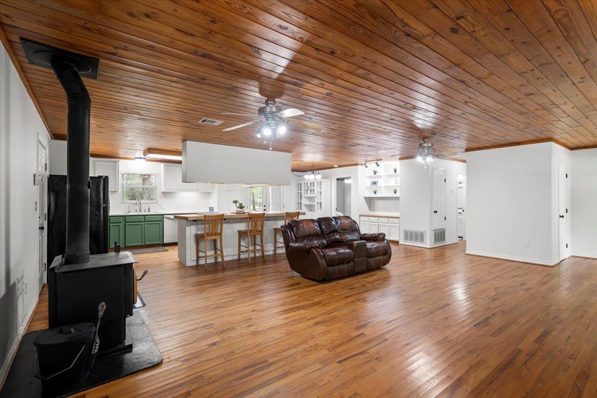 596 Herron Trl, McDade, TX 78650