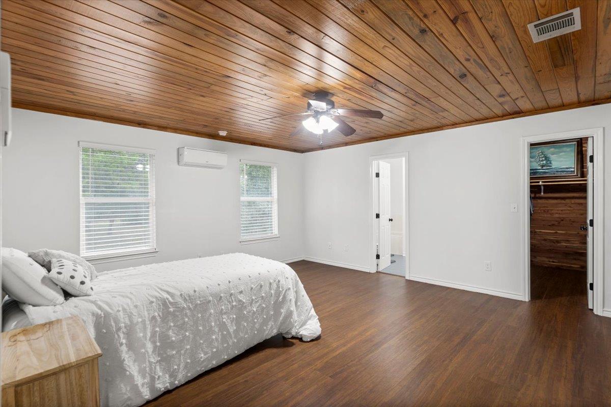 596 Herron Trl, McDade, TX 78650