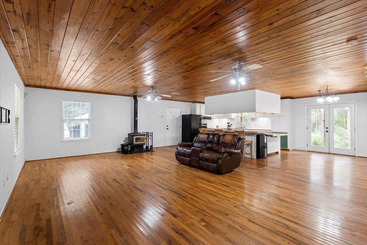 596 Herron Trl, McDade, TX 78650