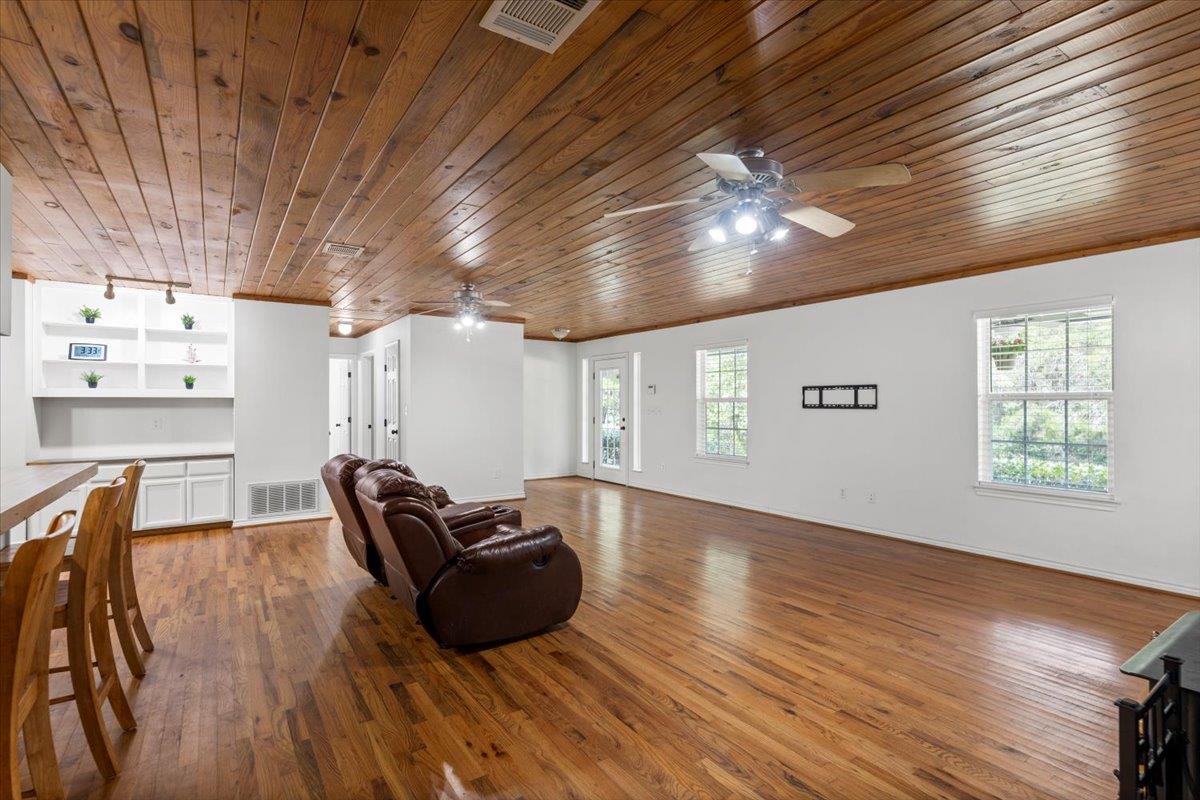 596 Herron Trl, McDade, TX 78650