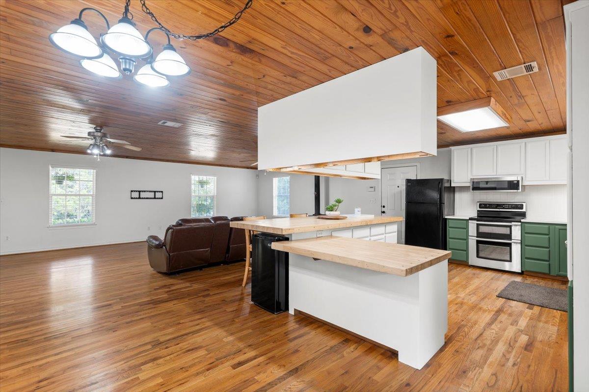 596 Herron Trl, McDade, TX 78650