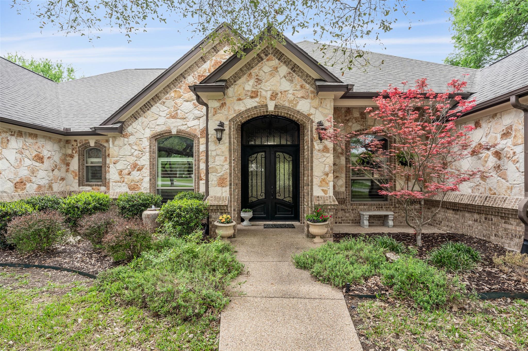 2016 The Creeks Dr, Salado, TX 76571