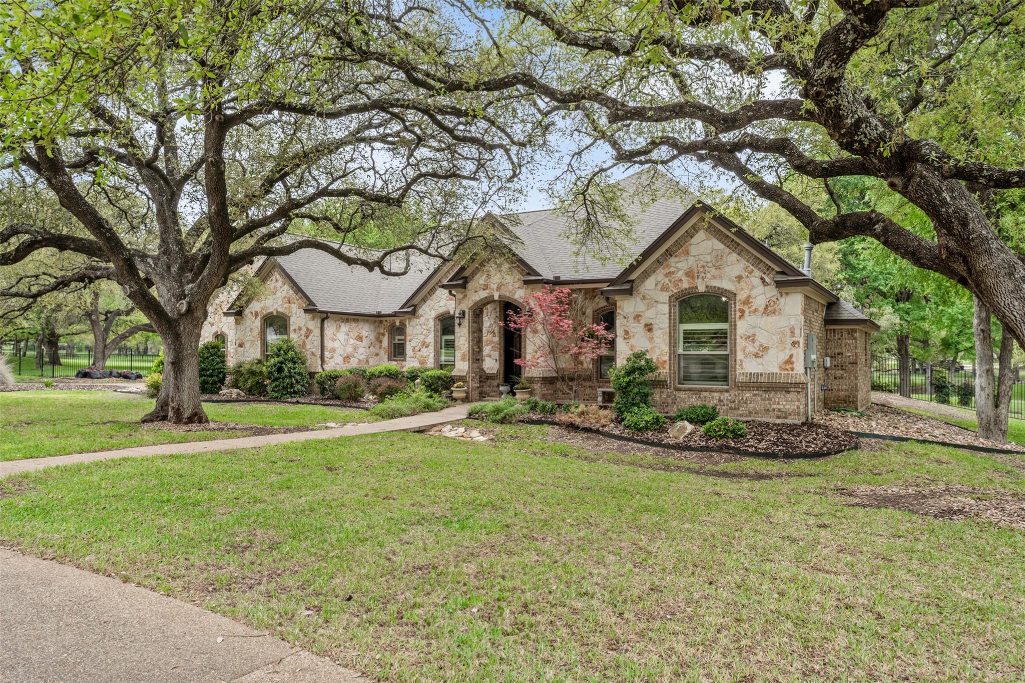2016 The Creeks Dr, Salado, TX 76571