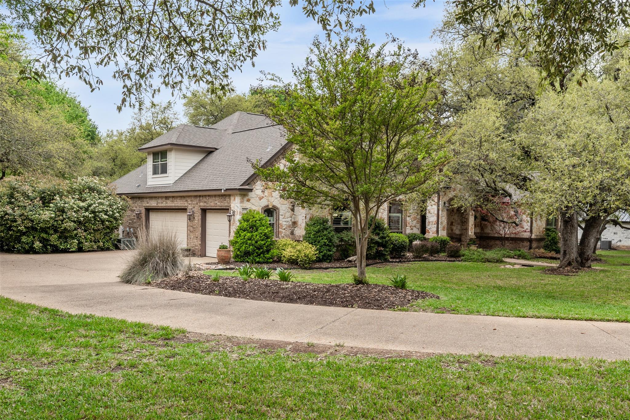 2016 The Creeks Dr, Salado, TX 76571