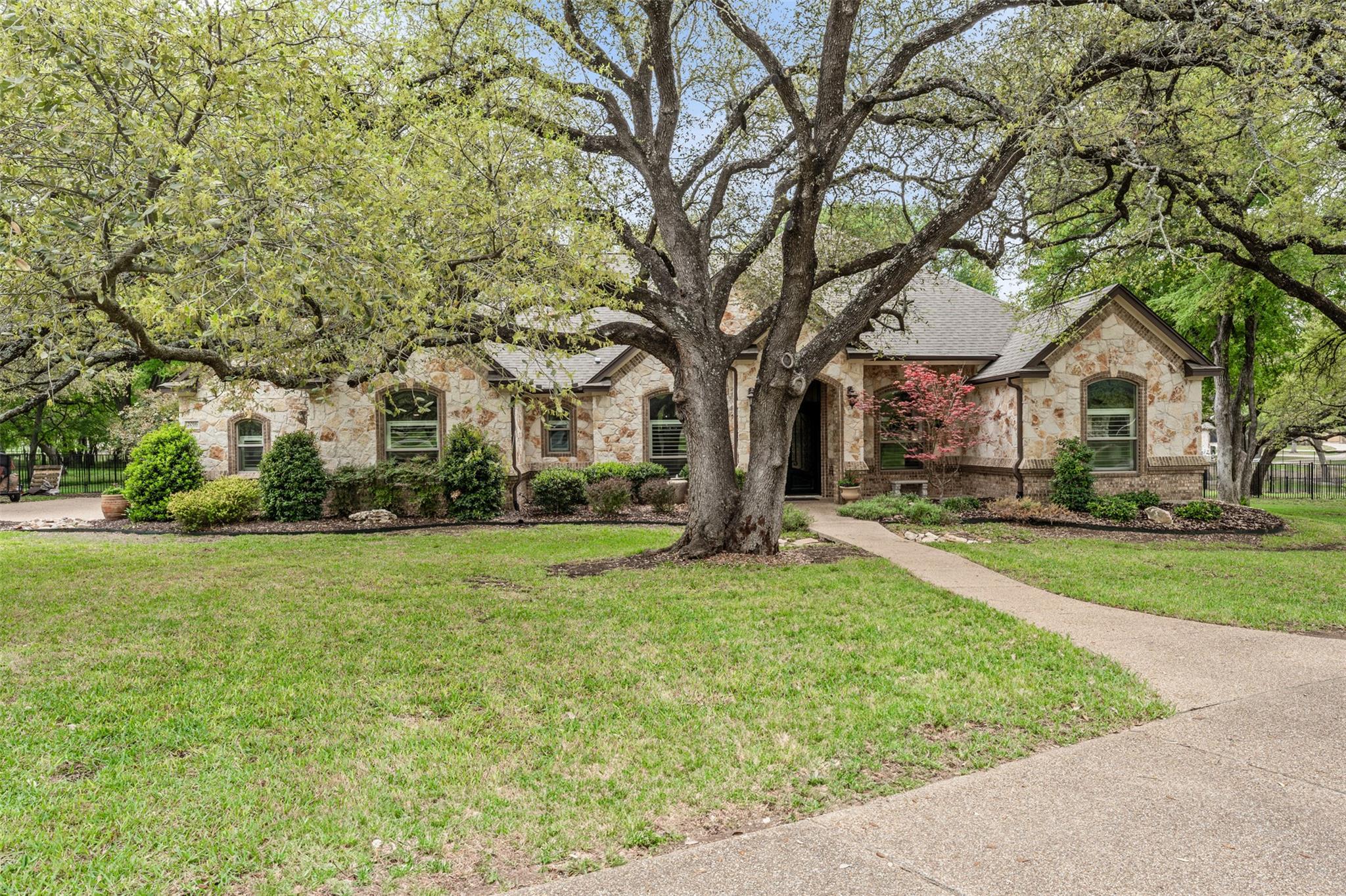 2016 The Creeks Dr, Salado, TX 76571
