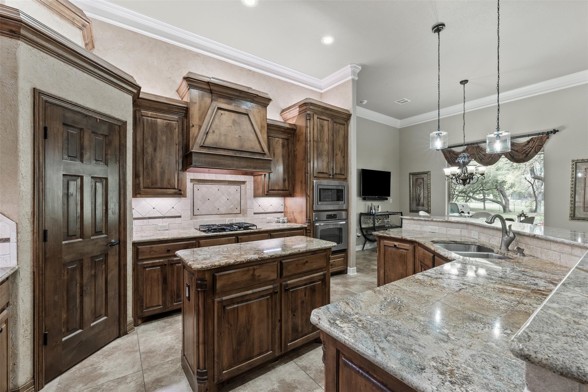 2016 The Creeks Dr, Salado, TX 76571