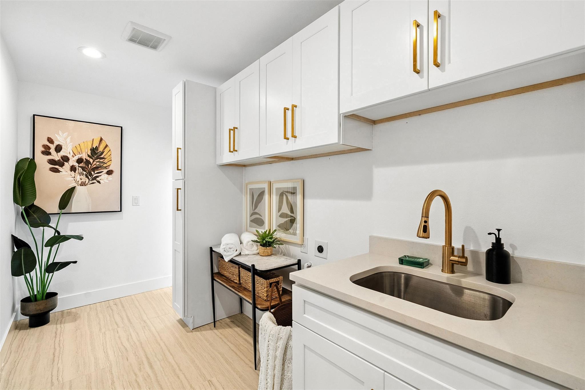 8106 Briarwood Ln, Austin, TX 78757