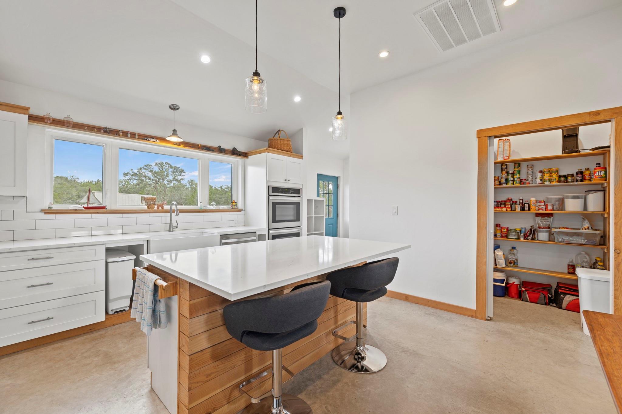 456 Colt Valley Rd, Fredericksburg, TX 78624