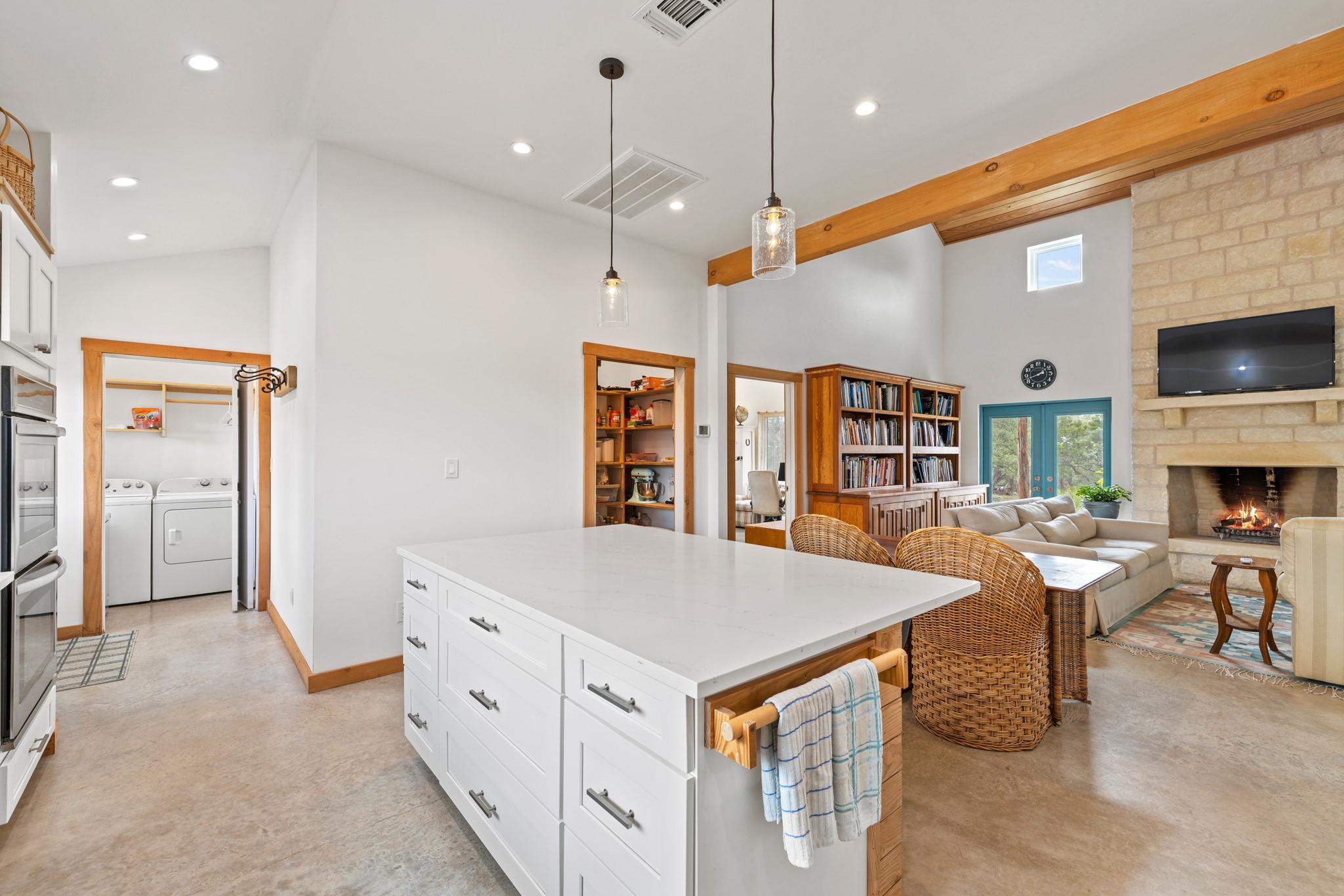 456 Colt Valley Rd, Fredericksburg, TX 78624