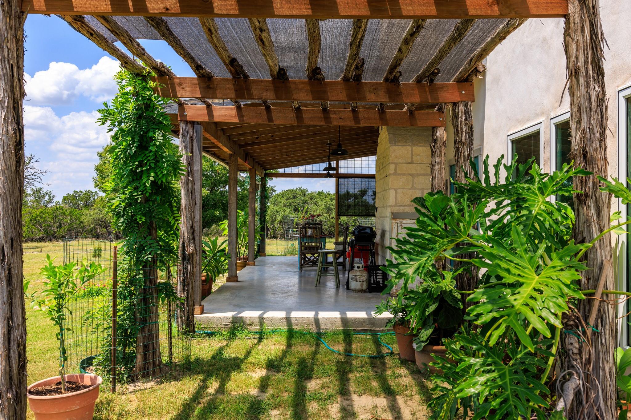 456 Colt Valley Rd, Fredericksburg, TX 78624