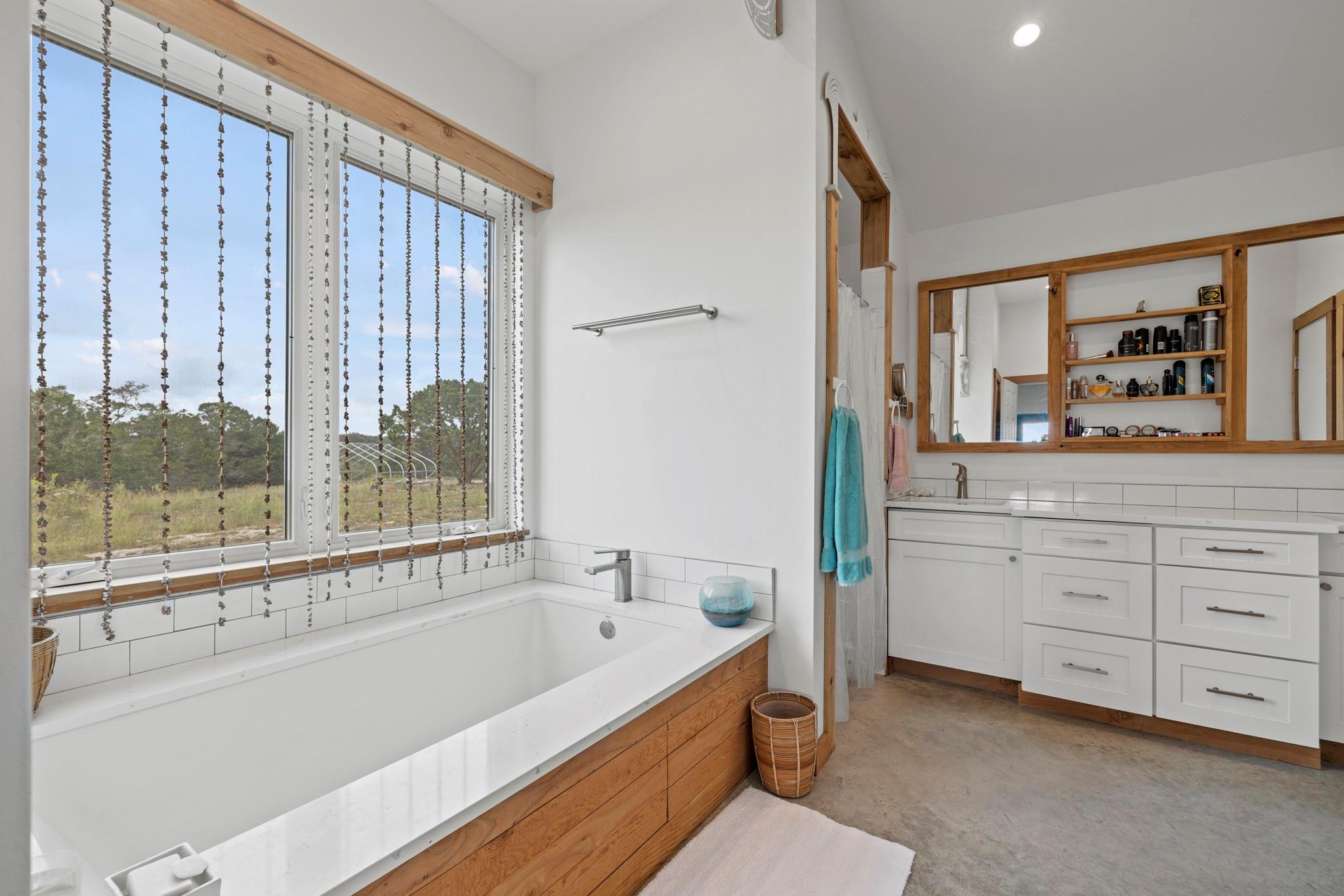 456 Colt Valley Rd, Fredericksburg, TX 78624