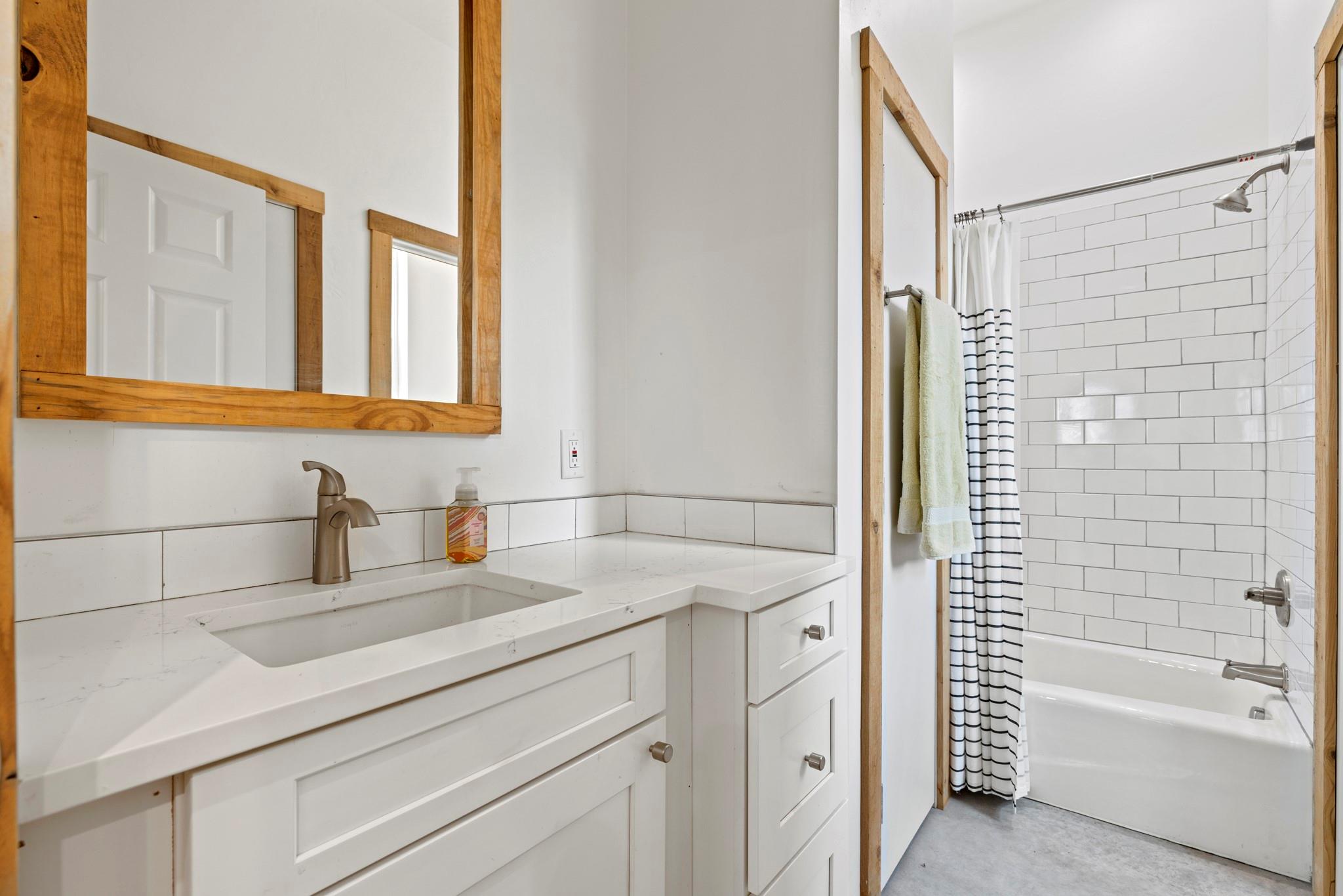 456 Colt Valley Rd, Fredericksburg, TX 78624