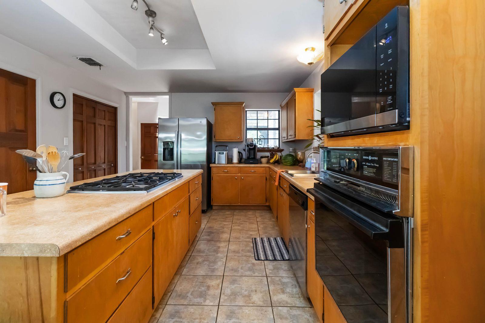 214 Laura Ln, Bastrop, TX 78602