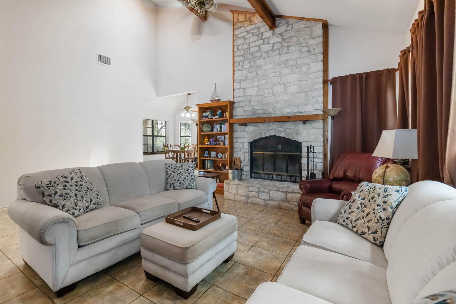 214 Laura Ln, Bastrop, TX 78602