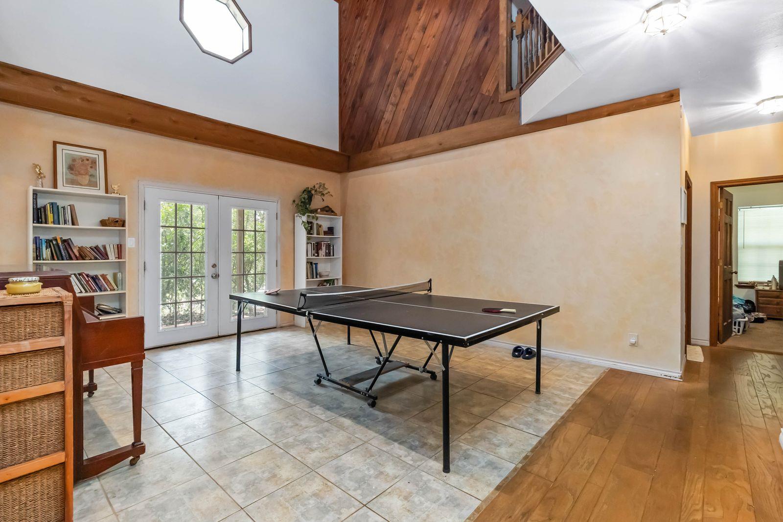 214 Laura Ln, Bastrop, TX 78602