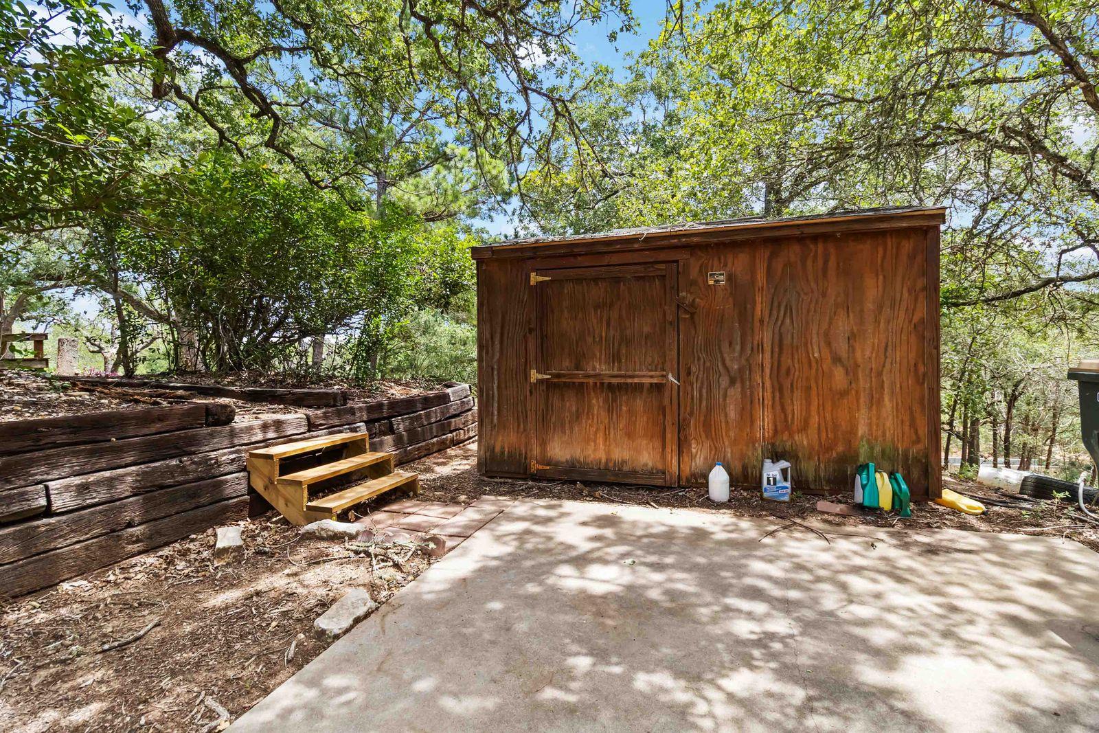 214 Laura Ln, Bastrop, TX 78602