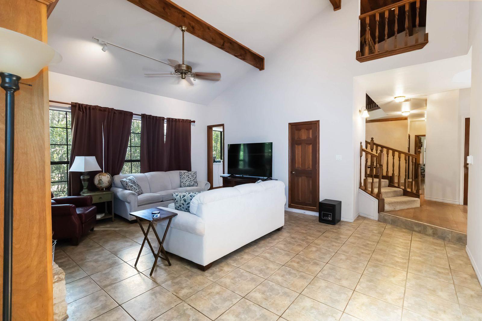 214 Laura Ln, Bastrop, TX 78602