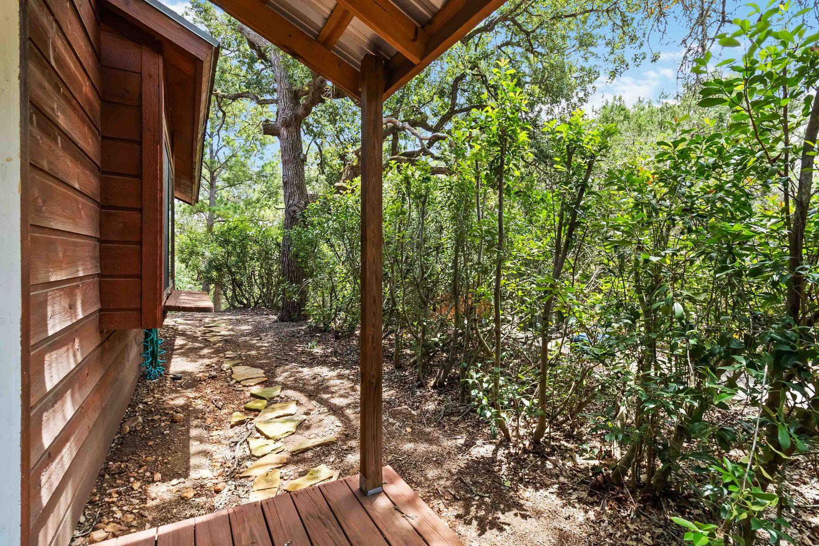 214 Laura Ln, Bastrop, TX 78602