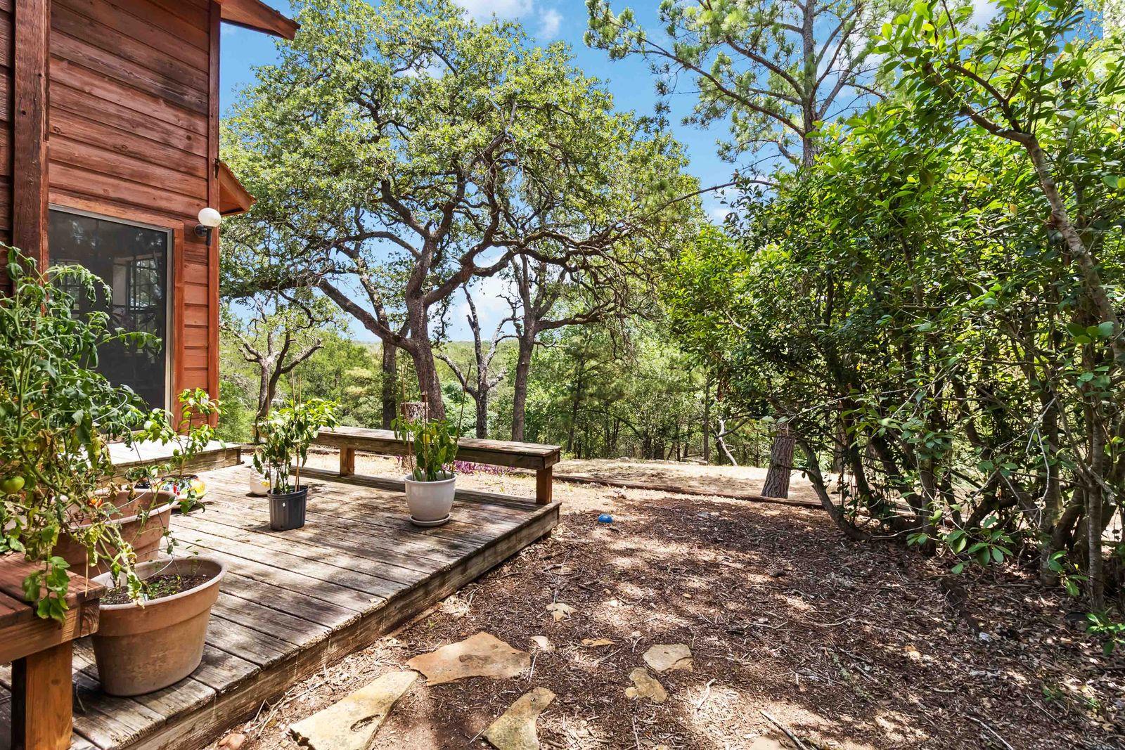 214 Laura Ln, Bastrop, TX 78602