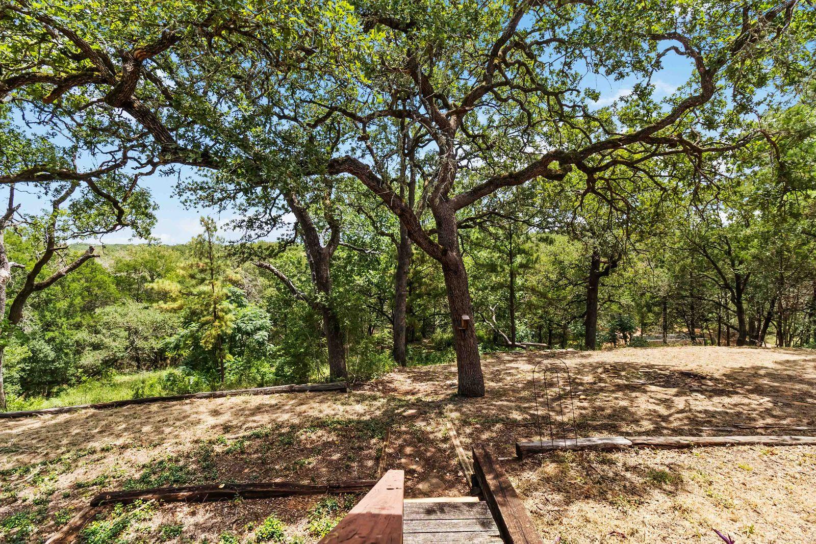 214 Laura Ln, Bastrop, TX 78602