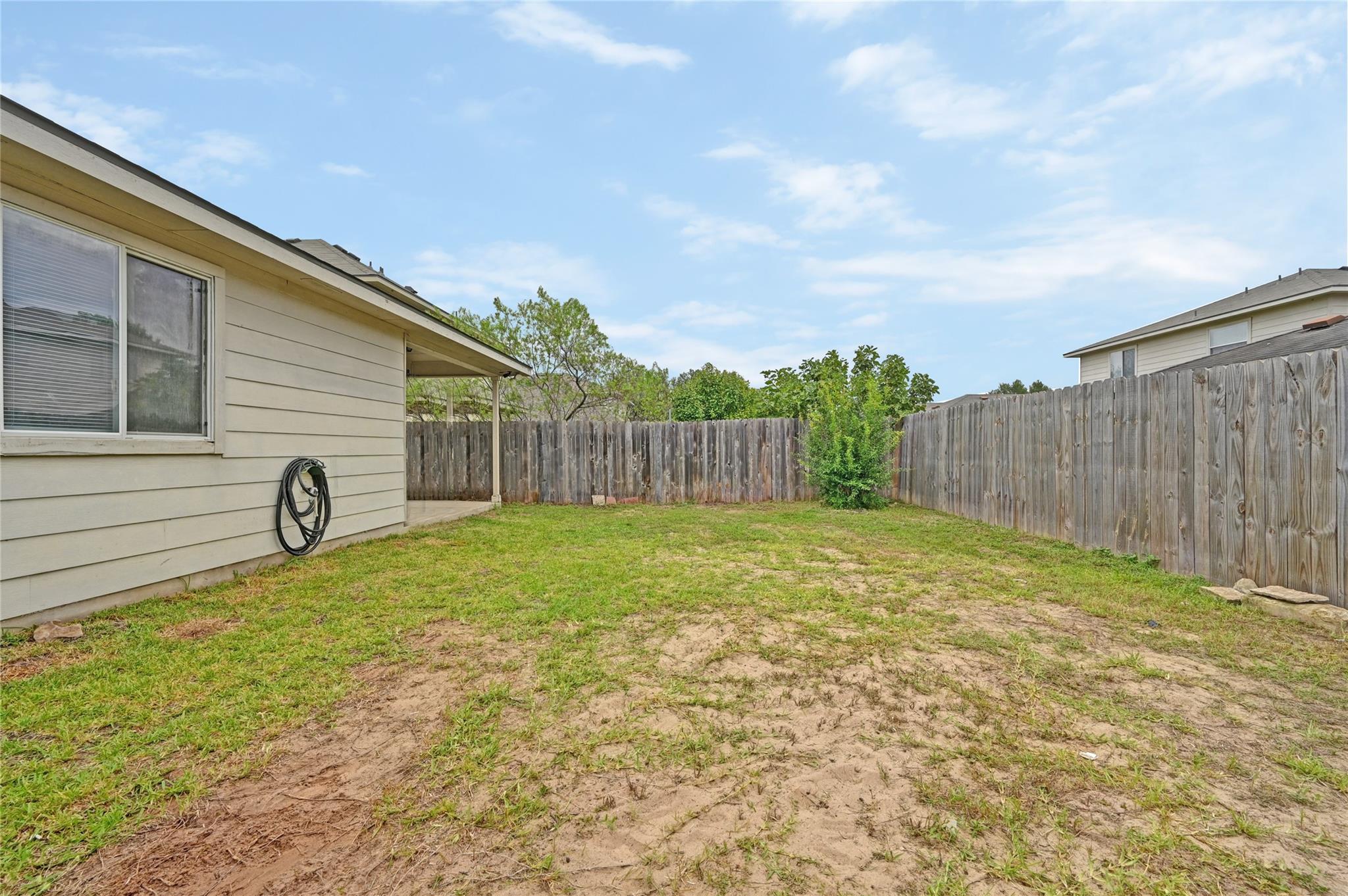 137 Hillhouse Ln, Manchaca, TX 78652