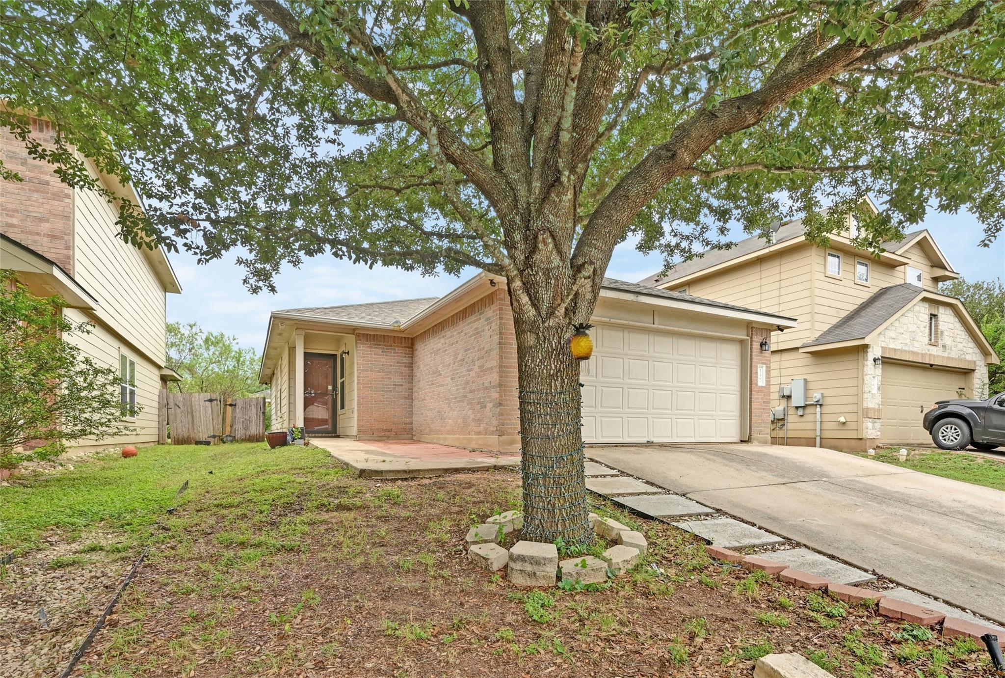 137 Hillhouse Ln, Manchaca, TX 78652