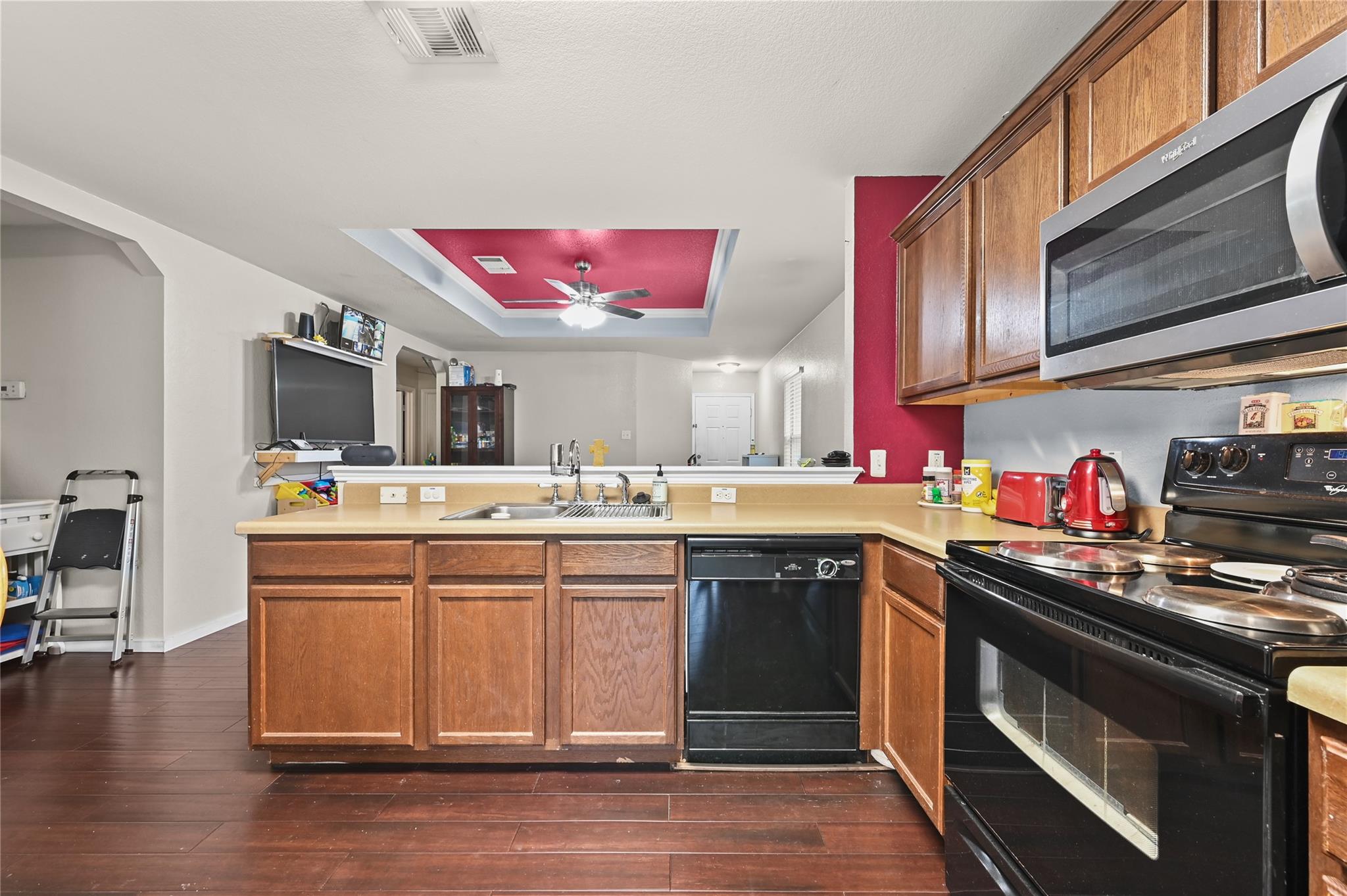 137 Hillhouse Ln, Manchaca, TX 78652