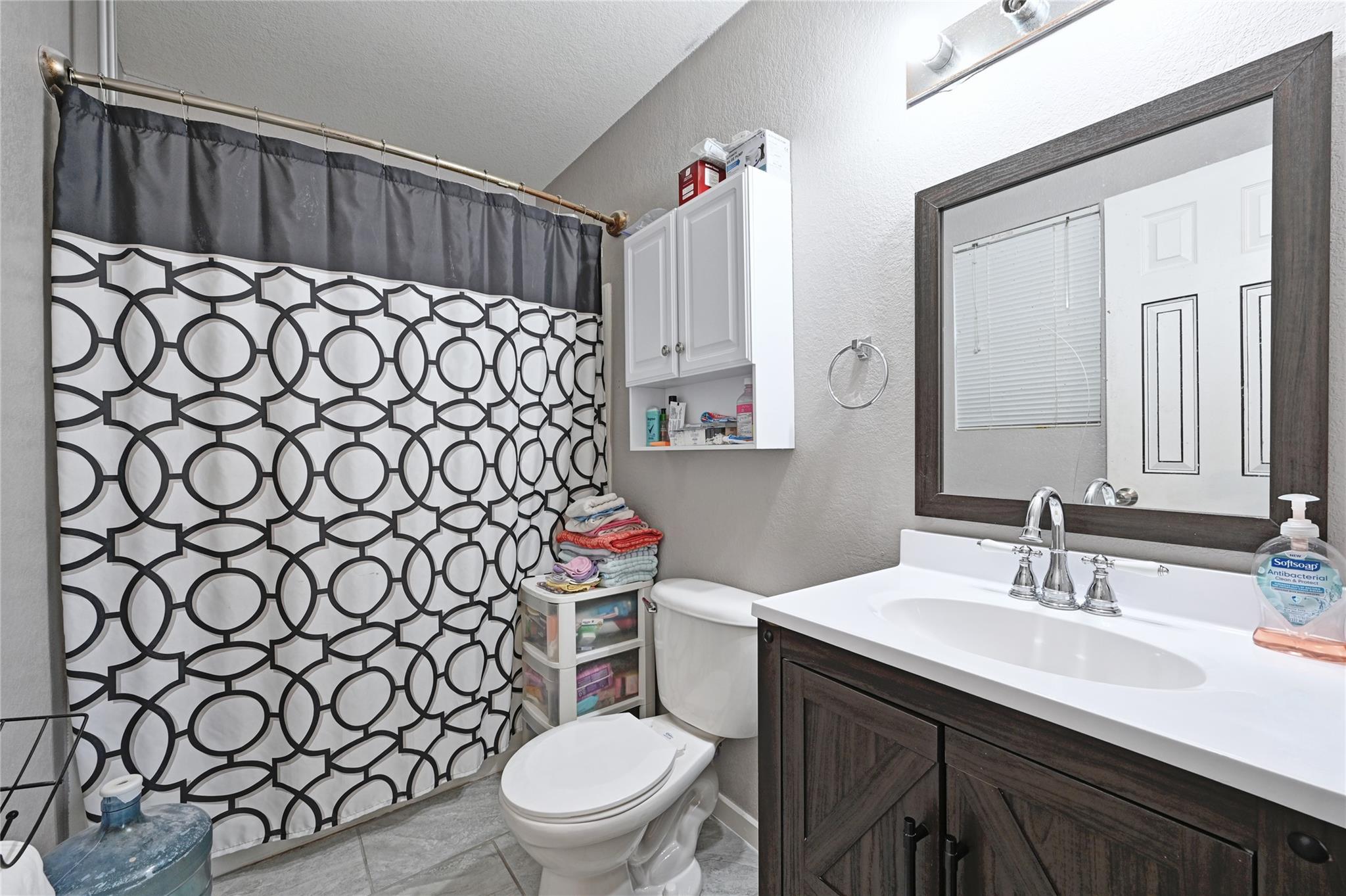 137 Hillhouse Ln, Manchaca, TX 78652