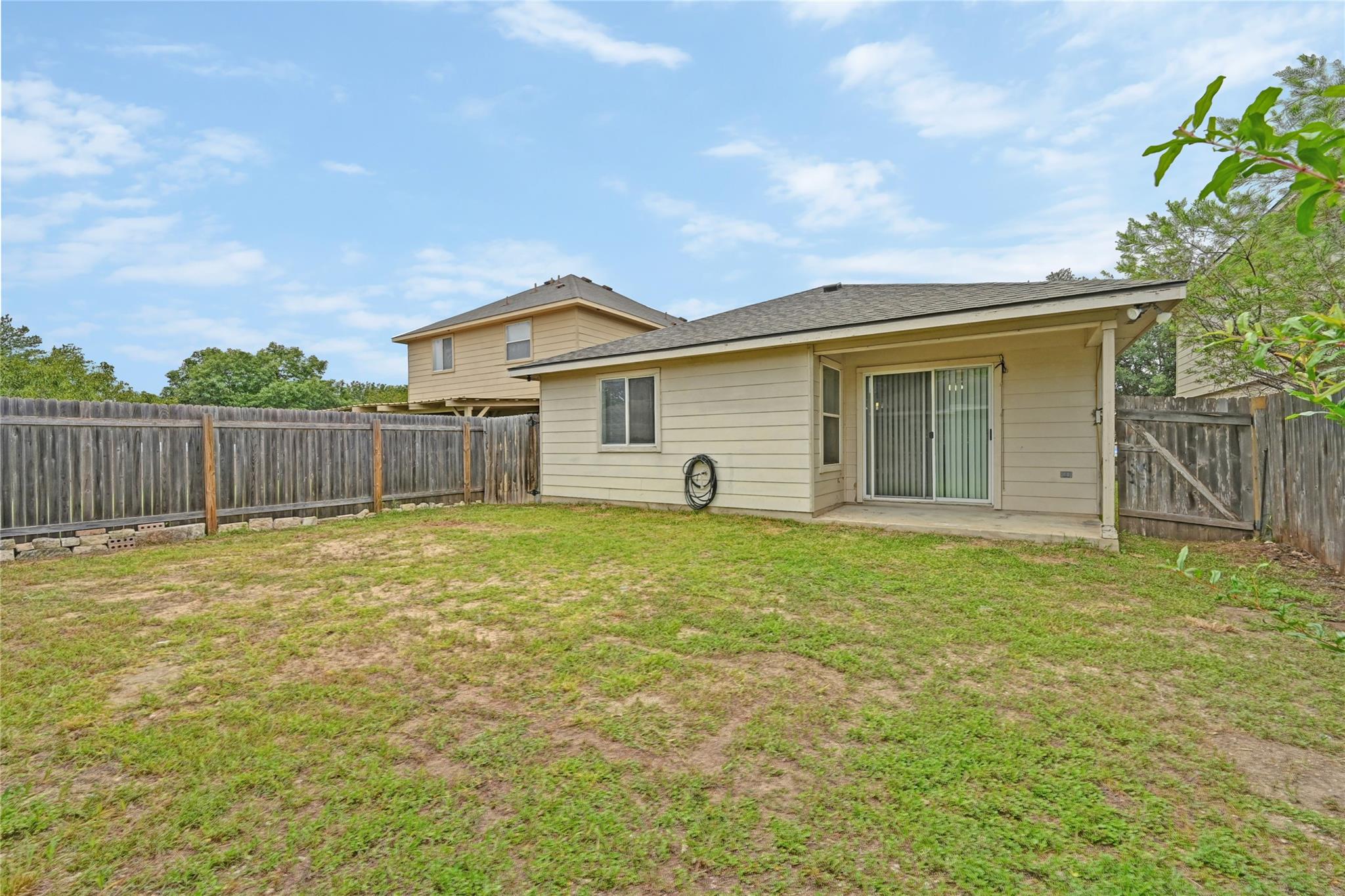 137 Hillhouse Ln, Manchaca, TX 78652