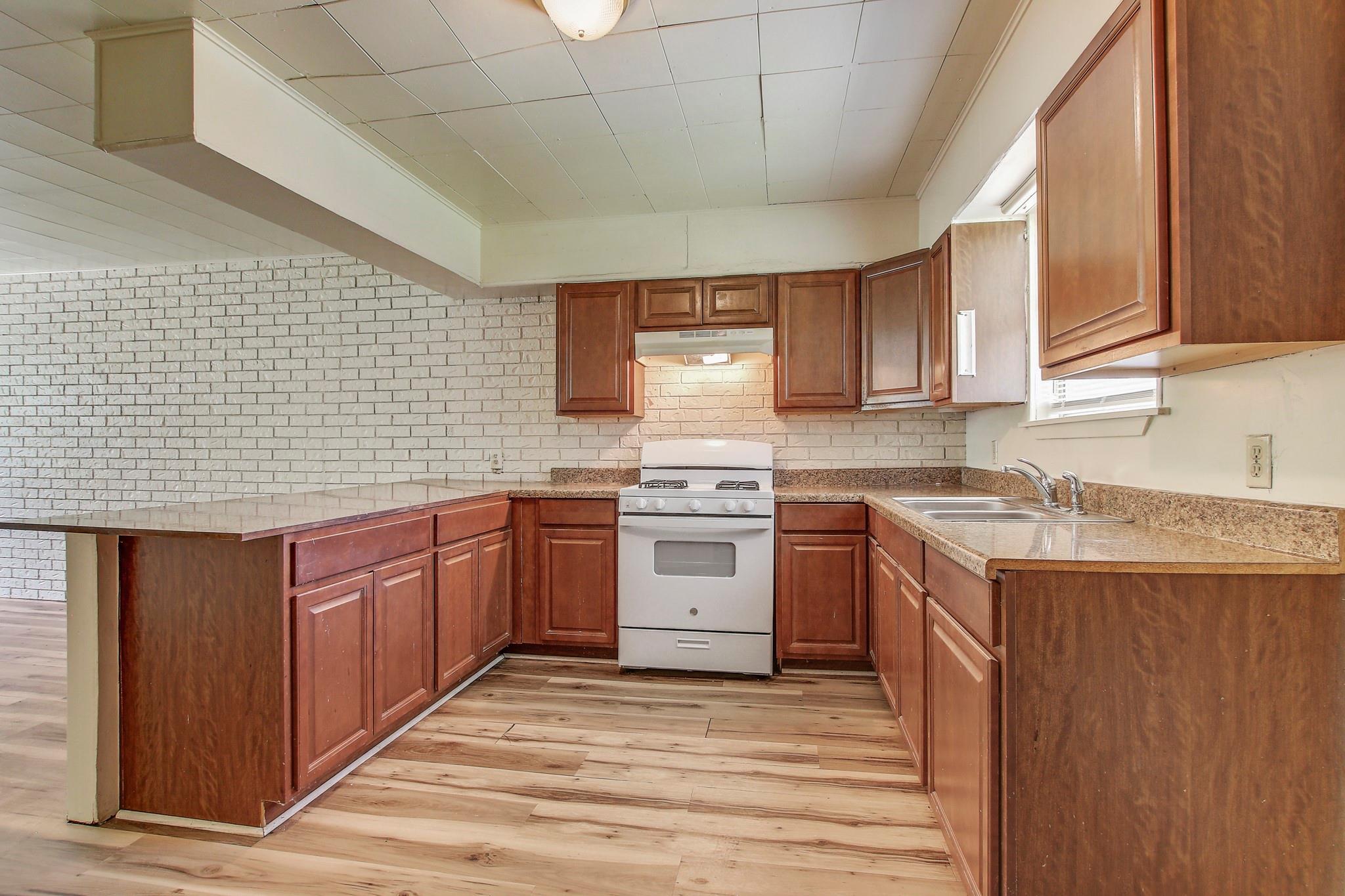 401 Branch St, Taylor, TX 76574