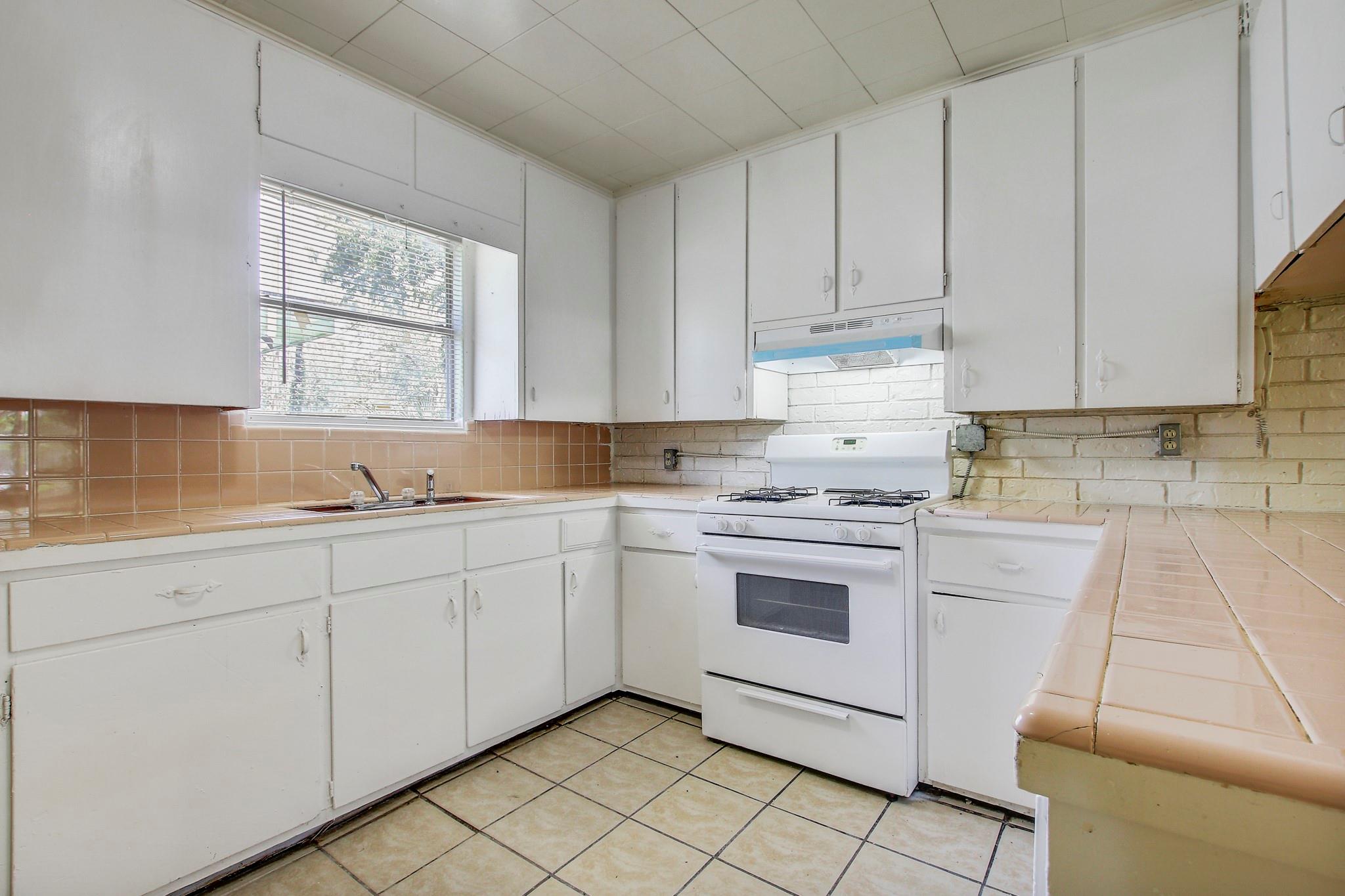 401 Branch St, Taylor, TX 76574