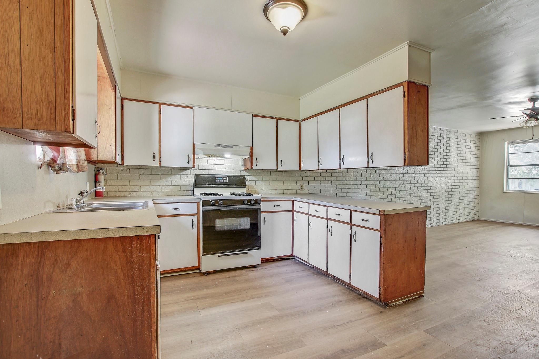 401 Branch St, Taylor, TX 76574