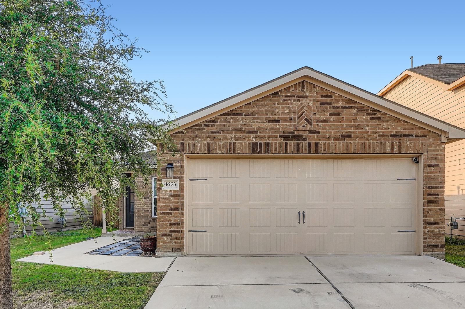 1673 Amy Dr, Kyle, TX 78640