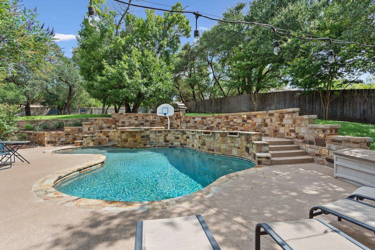 320 Ridge View Dr, Georgetown, TX 78628