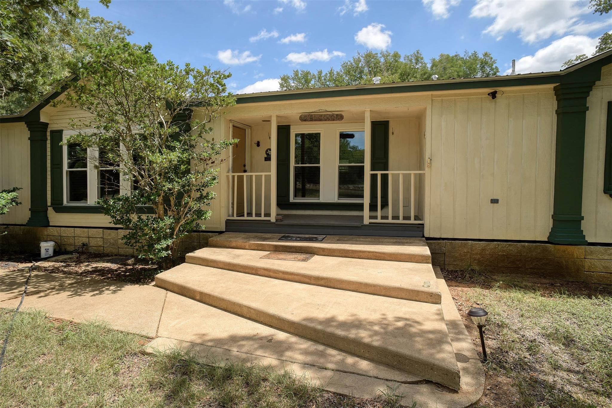 243 Piney Ridge Dr, Bastrop, TX 78602